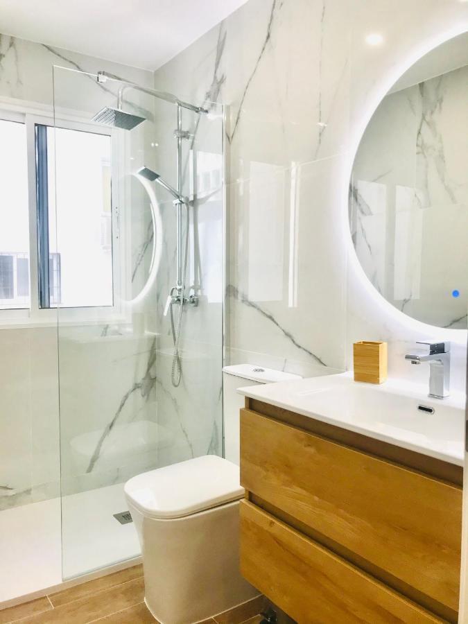 Gleaming & Well Located Apartment In Malaga Center Extérieur photo