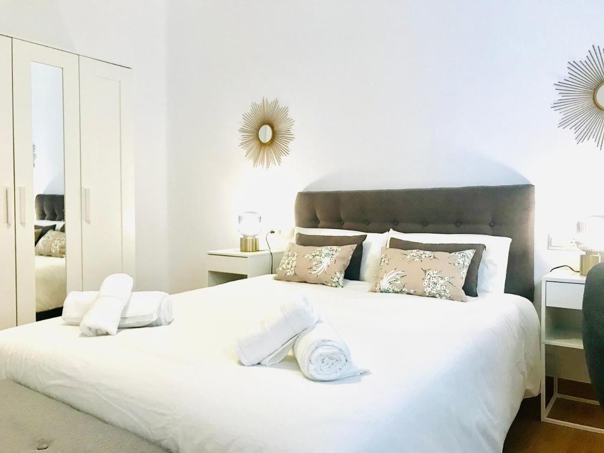 Gleaming & Well Located Apartment In Malaga Center Extérieur photo