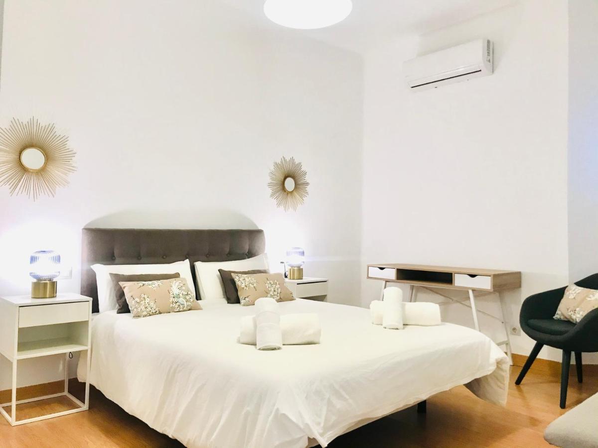 Gleaming & Well Located Apartment In Malaga Center Extérieur photo